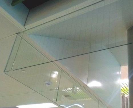 防火玻璃挡烟垂壁固定方式