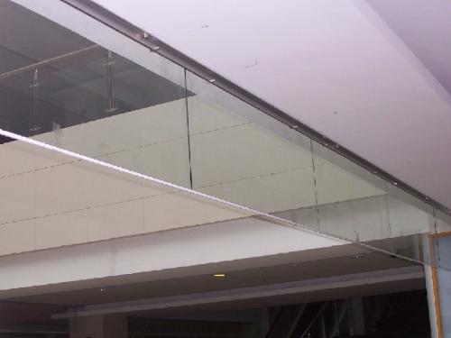 挂式玻璃挡烟垂壁的安装与施工